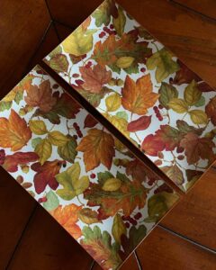 Platos decoupage para regalar León hojas de otoño