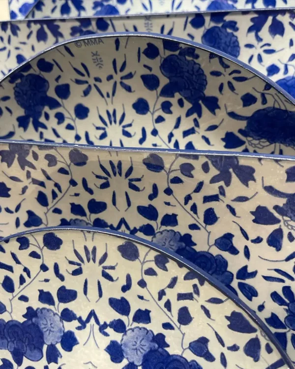 Platos decoupage para regalar León flores azules