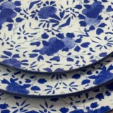 Platos decoupage para regalar León flores azules