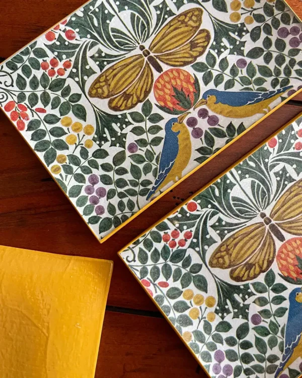 Platos decoupage para regalar mariposas y pájaros