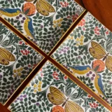 Platos decoupage para regalar León mariposas y pájaros