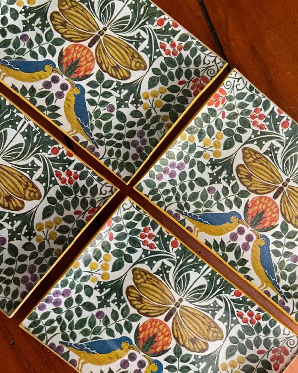 Platos decoupage para regalar León mariposas y pájaros