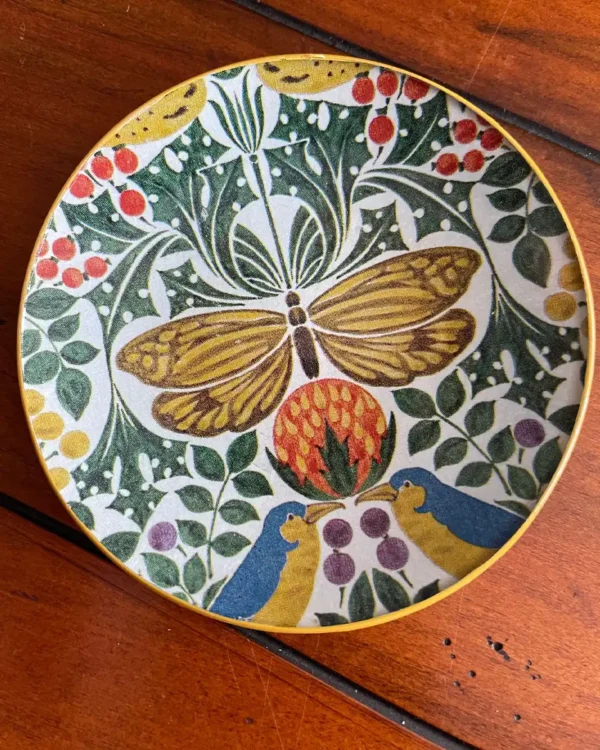 Platos decoupage para regalar mariposas y pájaros