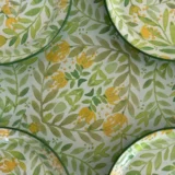 Platos decoupage para regalar flores verdes y amarillas