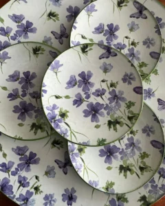 Platos decoupage León para regalar flores moradas