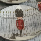 Platos decoupage para regalar cascanueces en la nieve con perro