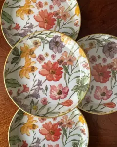Platos decoupage para regalar flores pintadas en acuarela