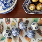 Platos decoupage para regalar plumas para papá