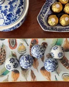 Platos decoupage para regalar plumas para papá