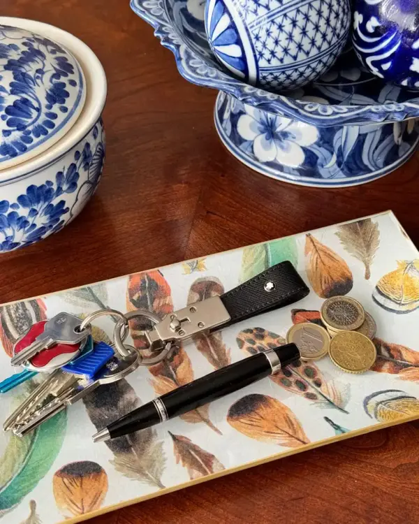Platos decoupage para regalar León plumas para papá