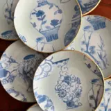 Platos decoupage para regalar León jarrón azul