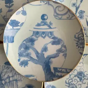 Platos decoupage para regalar León jarrón azul