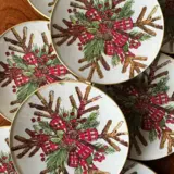 Platos decoupage para regalar León lazo rojo