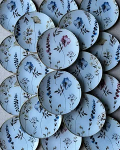 platos decoupage para regalar Flores rosas o azules